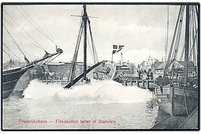 Frederikshavn, fiskekutter løber af stabelen. Knudstrup u/no. Kvalitet 9