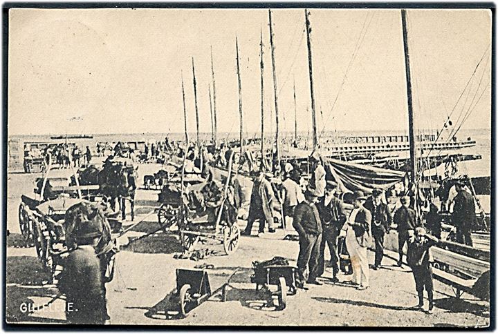 Gilleleje, havneparti med fiskere og fiskefartøjer. V. Oscar Søtofte no. 114. Kvalitet 7