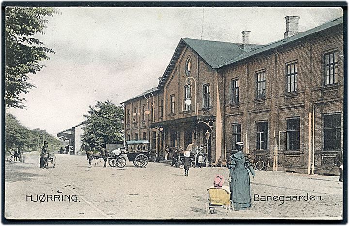 Hjørring, banegård med Hotel Skandinaviens hestevogn. Stenders no. 8234. Kvalitet 8