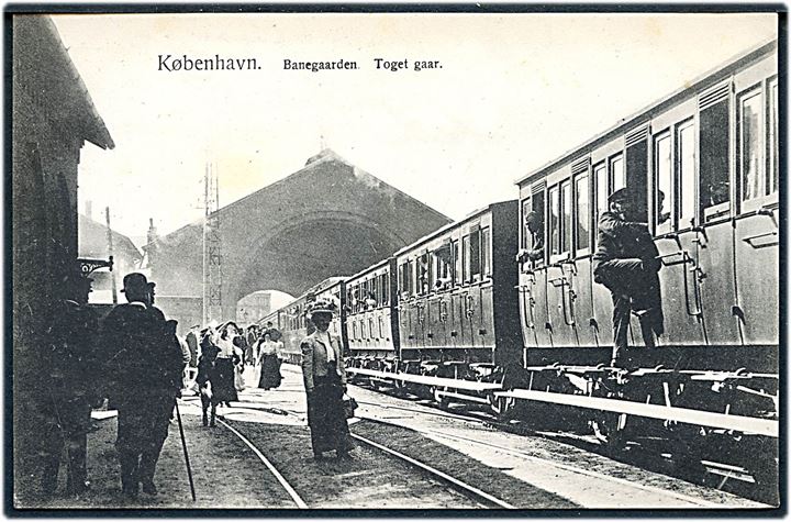 Købh., Toget afgaar fra Banegaarden. Frits Benzen no. 76. Kvalitet 8