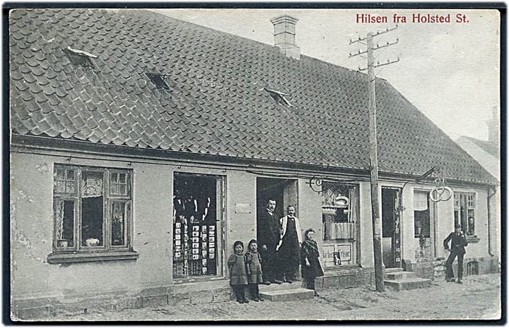 Holsted St., “Hilsen fra” med bager, frisør og forretning med udstillede postkort. C.J.C. no. 132. Kvalitet 7
