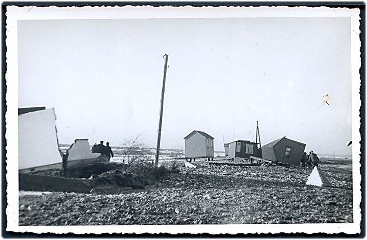 Marstal, væltede strandhuse efter den stormfloden d. 13.11.1941. Fotokort u/no. Kvalitet 8