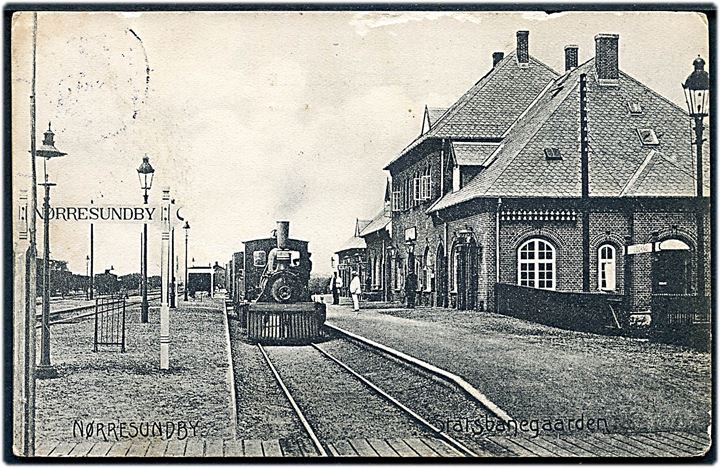 Nørresundby, jernbanestation med damptog. A. C. Andersen no. 16981. Skade i toppen. Kvalitet 6