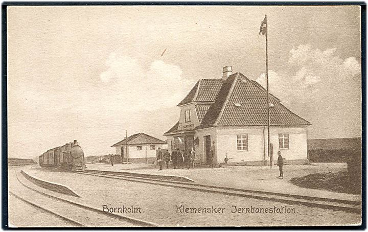 Klemensker, jernbanestation med holdende damptog. P. Alstrup no. 3760. Kvalitet 8