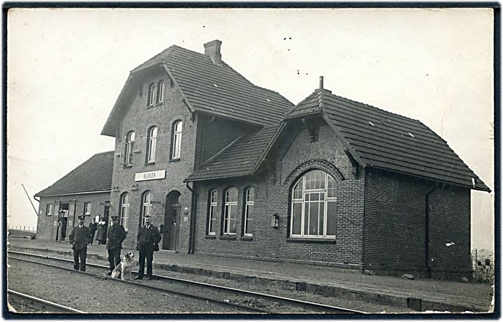 Kliplev, jernbanestation med personale. Fotokort u/no. Kvalitet 7