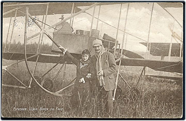 Flyveren Ulrik Birch og frue ved Maurice-Farman-maskinen “Ørnen” i Næstved. C. Hinding u/no. Kvalitet 8