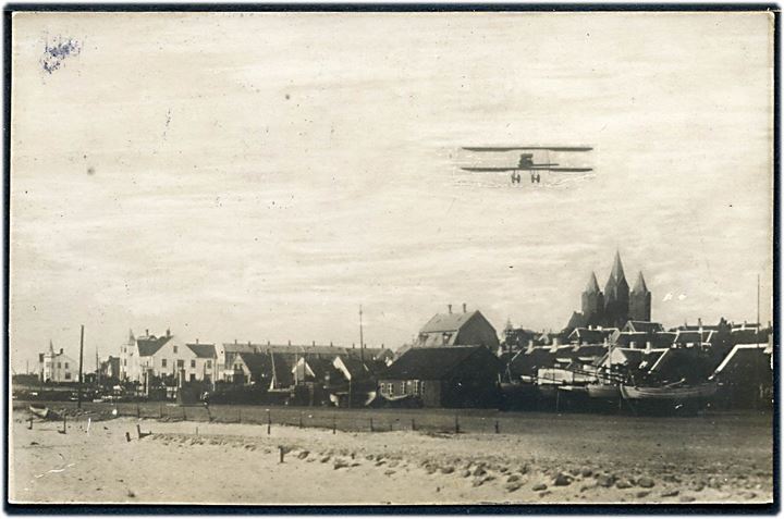 Flyvemaskine over Kalundborg. Fotokort u/no. Anvendt d. 26.10.1911. Kvalitet 8