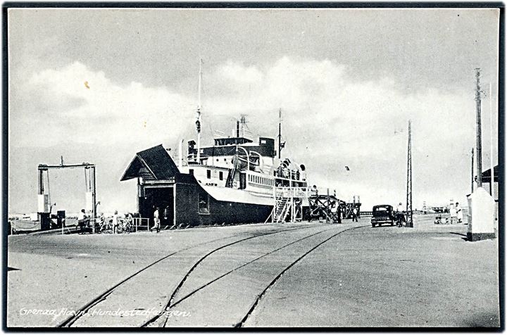Grenå havn med Hundested Færgen. R. Olsen no. 11347.