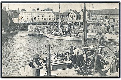 Svaneke, havn med fiskefartøjer og Hotel Østersøen i baggrunden. H. P. J. A. u/no.