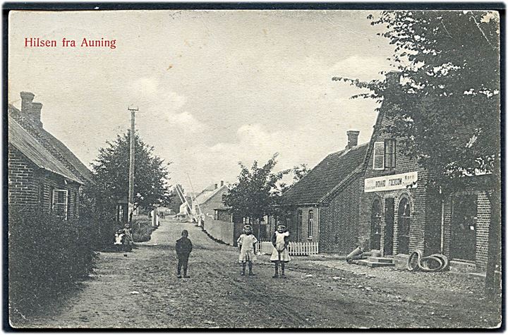 Auning, gadeparti med Richard Foersom's isenkram. J. M. Jensen no. 295.