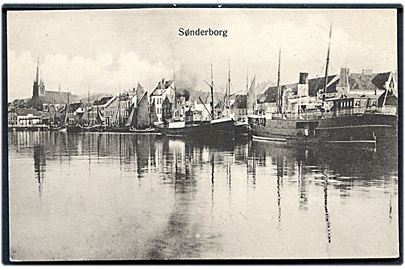 Sønderborg, havneparti med dampskibe. Ene skib muligvis S/S Thor. No. 592.