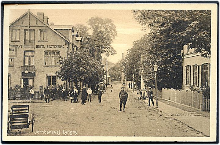 Lyngby, Jernbanevej med Hotel Rustenborg.K. Henriksen no. 40945. 