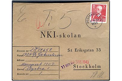 20 öre Gustaf 85 år på fortrykt kuvert til NKI-skolen annulleret Postanstalten 1193* (= Fjällbacka) d. 9.9.1943 til Stockholm. Sendt fra soldat ved Marinpost 1309 (= Västkustens marindistrikt Kustsignalstationer).