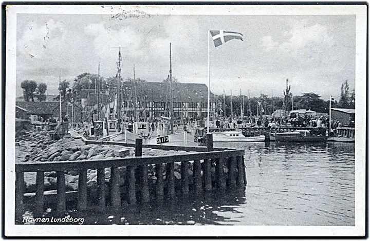 10 øre Bølgelinie på brevkort (Lundeborg havn med fiskefartøjer) annulleret med stjernestempel LUNDEBORG og sidestemplet (Gudme) d. 22.7.1939 til København.