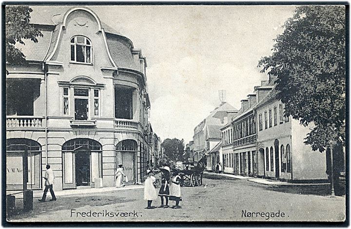 Frederiksværk. Nørregade med børn og hestevogn. 