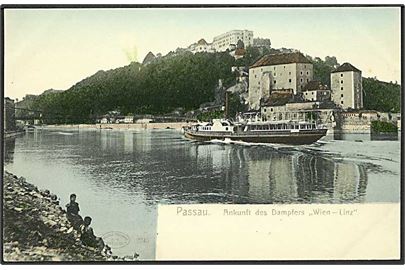 Hjuldamper paa vej ned af Donau gennem Passau, Tyskland. W. Hoffmann no. 2745.