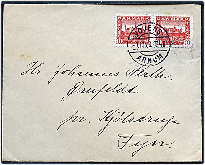 10 øre Genforening i parstykke på brev annulleret med smukt bureaustempel Vojens - Arnum T.46 d. 7.10.1920 til Ørnfeldt pr. Kjølstrup, Fyn.