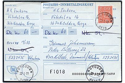 60 øre Knob på Postgiro-Indbetalingskort fra Notodden d. 22.1.1977 til Holbæk, Danmark. På bagsiden stempler fra Giropostkontoret i både Oslo og København.