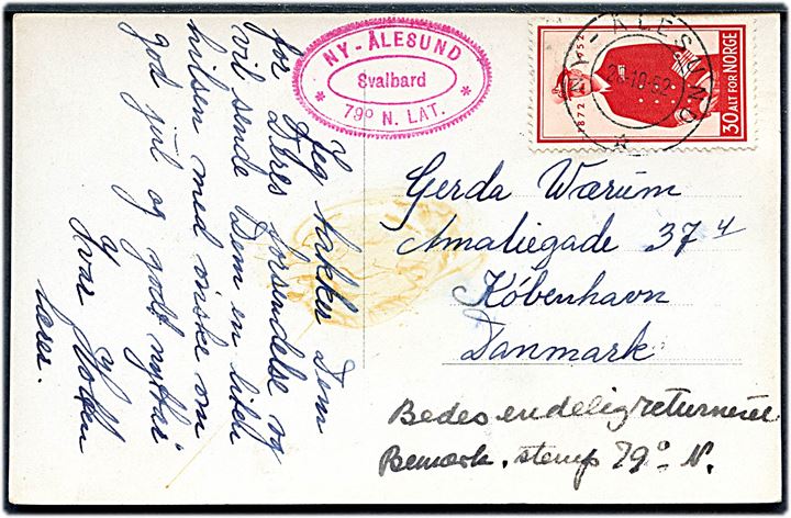 30 øre Haakon 80 år på brevkort (Ny-Ålesund) stemplet Ny-Ålesund d. 28.10.1952 og sidestemplet Ny-Ålesund / Svalbard / * 79 N. Lat. * til København, Danmark. Limrest.