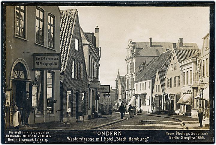 Tønder. Fotografisk kort med Westerstrasse og mange andre butikker. Herman Hillger Forlag no. 1463.