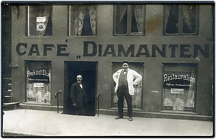 Gammel Strand 50 med Cafe “Diamanten” ved C. Christiansen. Fotokort u/no. Kvalitet 7