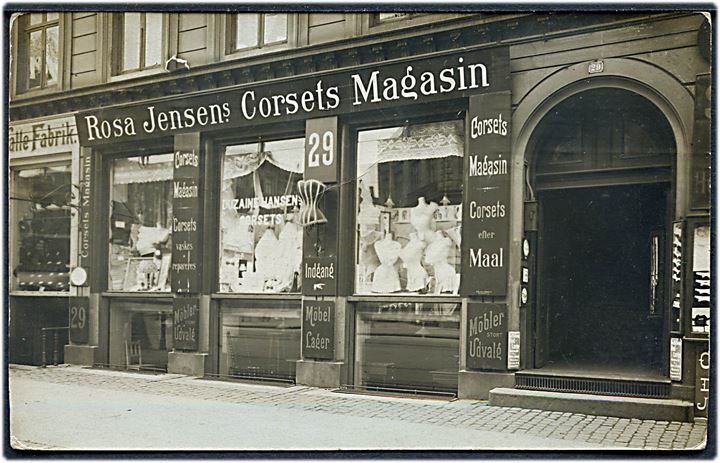 Frederiksborggade 29, Rosa Jensen’s Corsets Magasin.Fotokort u/no. Kvalitet 9