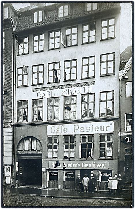 Vandkunsten 5. Hans Jørgens Gæstgiveri, samt Cafe “Pasteur” med Billiard. Fotokort u/no.  Kvalitet 7