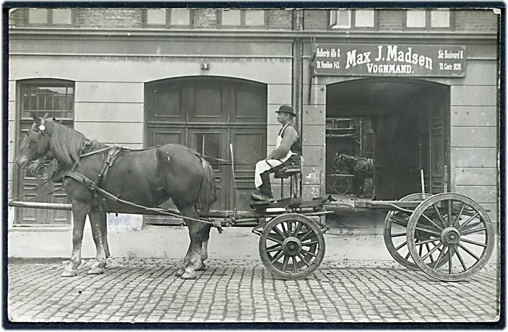 Sønder Boulevard 6 (i dag Halmtorvet 52). Max J. Madsen, Vognmand med hestevogn. Fotokort no. 5588. Kvalitet 7
