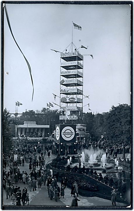 Tivoli Den Britiske udstilling med reklamesøjle 1932. Fotokort no. 207317. Kvalitet 8