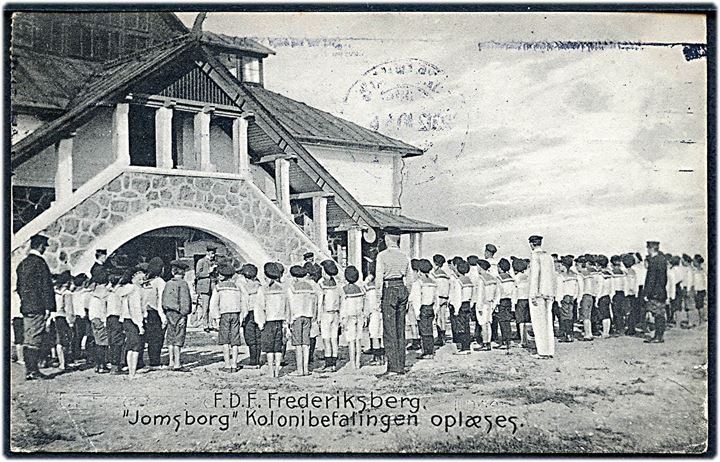 FDF Frederiksberg, “Jomsborg”, Kolonibefalingen oplæses. No. 20928. Kvalitet 7