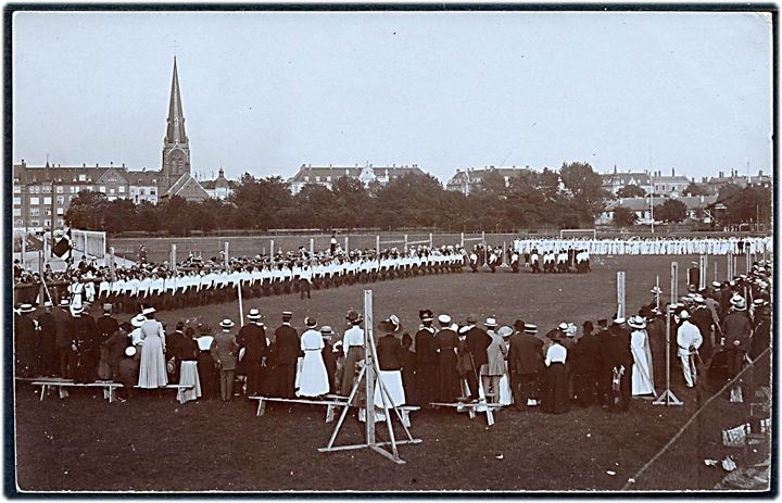 Olympiade. 1912 Stockholm. Gymnastikshold på Østerbro stadion før afrejse. Fotokort no. 7073. Kvalitet 8