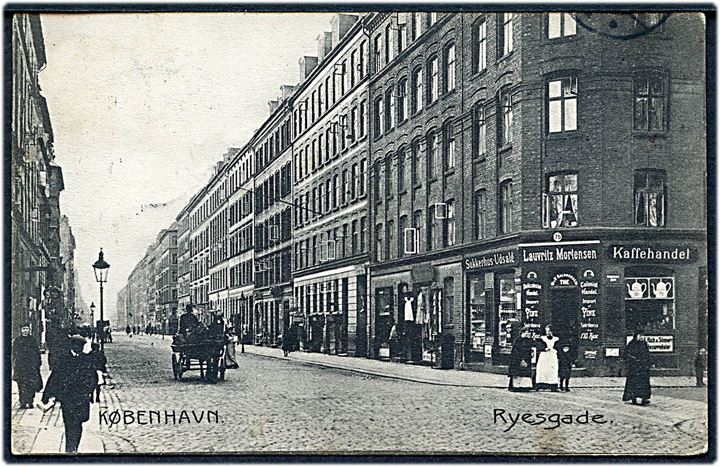Ryesgade 90 hj. af Hedemannsgade med Lauritz Mortensen’s “Sukkerhus“ Udsalg og Kaffehandel. Stenders no. 8645. Kvalitet 8