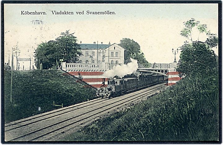 Købh. Toget passerer viadukten ved Svanemøllen. Nathansohns no. 517. Kvalitet 9