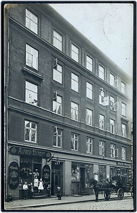 Smedegade 9 Bager Alfred Dupont og E. Jørgensen’s Kaffehandel. Fotokort u/no. Kvalitet 7