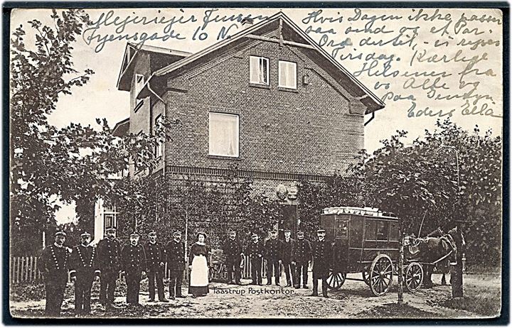 Taastrup Postkontor med personale og postvogn. C. Larsen no. 27247. Løs i hjørnerne. Kvalitet 6