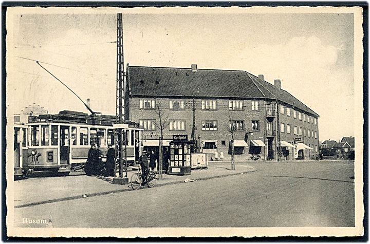 Husum, Frederikssundsvej 320 med Husum Apotek og sporvogn linie 5 no. 118. R. Olsen no. 714. Kvalitet 8
