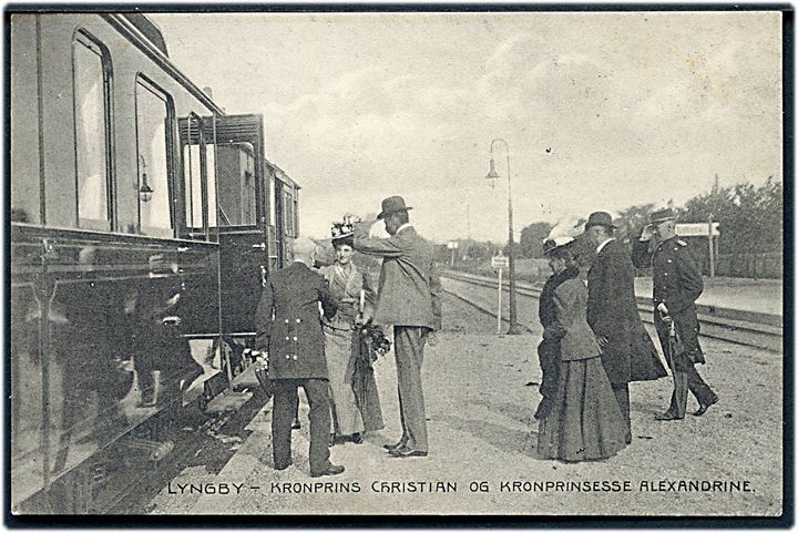 Lyngby, jernbanestation med kronprins Christian og kronprinsesse Alexandrine. A. Vincent no. 3378. Kvalitet 9