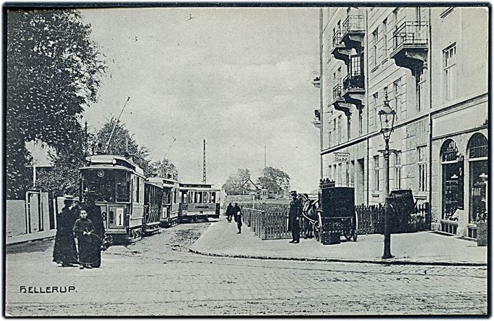 Hellerup, Onsgårdsvej med sporvogne linie 1. Fotograf O. Bock. A. Vincent no. 599.  Kvalitet 8