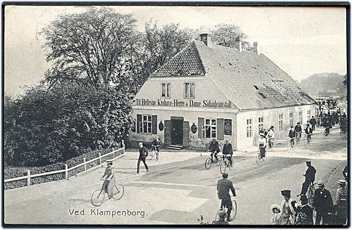 Klampenborg, Stranden ved Bellevue Søbadeanstalt. Stenders no. 10424. Kvalitet 8