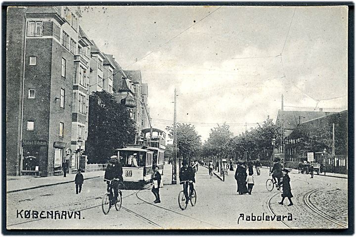 Aaboulevarden 18, med Møbelhandler C. E. Hüffeldt og sporvogn no. 40. Dansk Industri no. 24. Kvalitet 8
