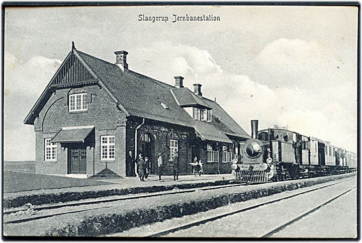 Slangerup, jernbanestation med holdende damptog. P. Alstrup no. 7239. Kvalitet 8