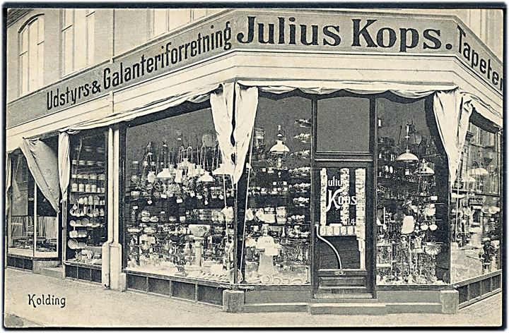 Kolding, Helligkorsgade 13 med Julius Kops Udstyrs & Galanteriforretning. J. Kops u/no. Kvalitet 8