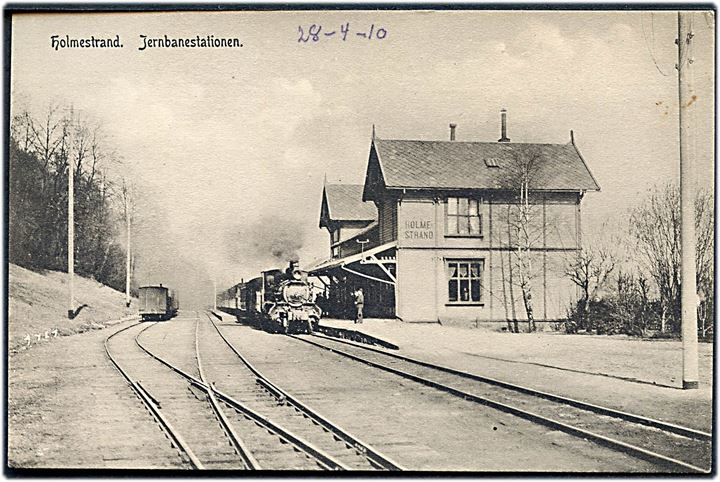Norge, Holmestrand, jernbanestation med holdende damptog. N. K. no. 88. Kvalitet 8