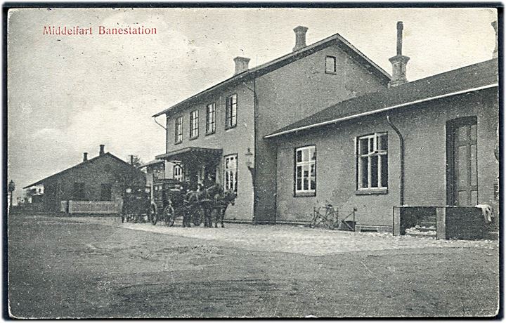 Middelfart, jernbanestation med hestevogne. L. Christensen u/no. Kvalitet 7