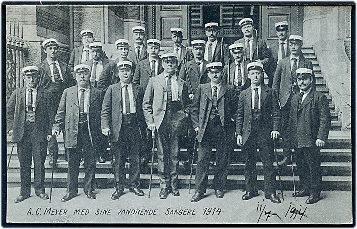 A. C. Meyer med sine vandrende Sangere i 1914. U/no.
