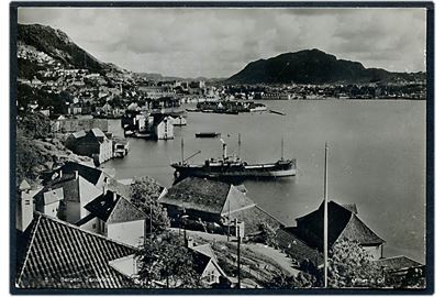 Bergen, parti fra Sandviken med udsigt over havnen. Mitte & Co. no. S 1.