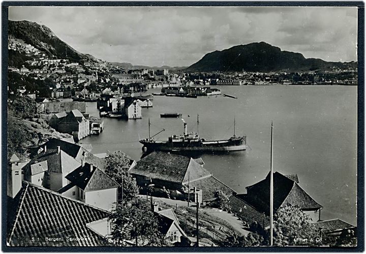 Bergen, parti fra Sandviken med udsigt over havnen. Mitte & Co. no. S 1.