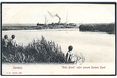 Randers. Niels Brock sejler gennem Randers fjord. Stenders no. 2088.