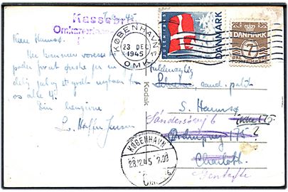 7 øre Bølgelinie og Julemærke 1945 på lokalt julekort fra København d. 23.12.1945 til Charlottenlund - eftersendt til Gentofte med violet stempel: Kassebrev Omkarteringspostkontoret København.