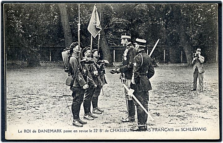 Genforening. Kong Chr. X hilser på menige franske CIS tropper fra 22. Alpejæger Battalion i København. U/no